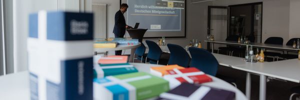 Zur Website